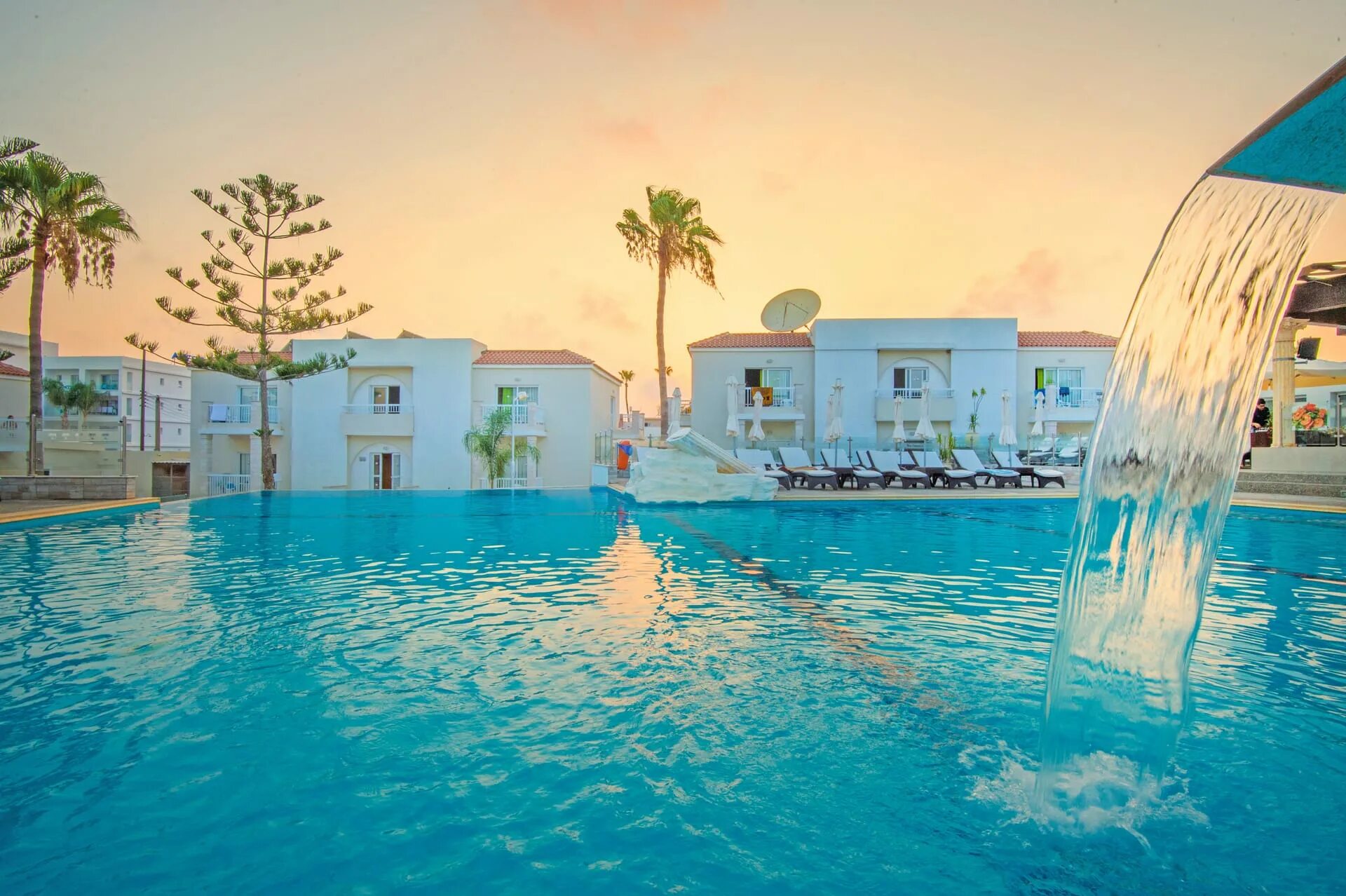 New famagusta 3*. Отель нью фамагуста айя напа кипр. Айя напа город. Отель new famagusta кипр. New famagusta hotel айя-напа.