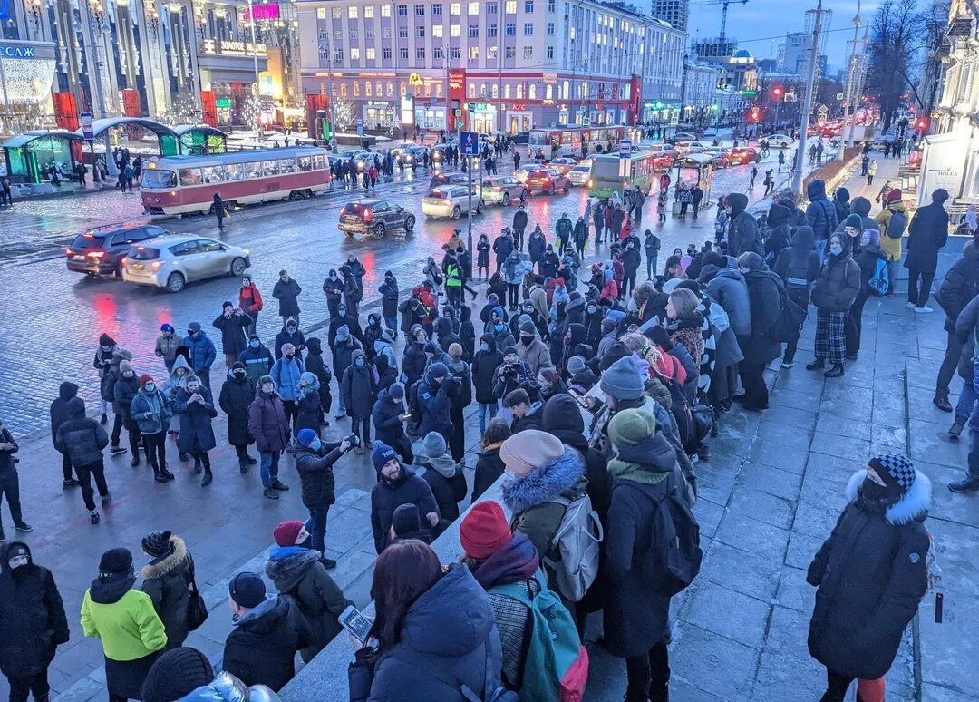 антивоенные митинги в екатеринбурге 2022. протесты 31 января 2021 в санкт петербурге. митинг в москве 23. новости выходить на улицу. сегодняшние события в москве.