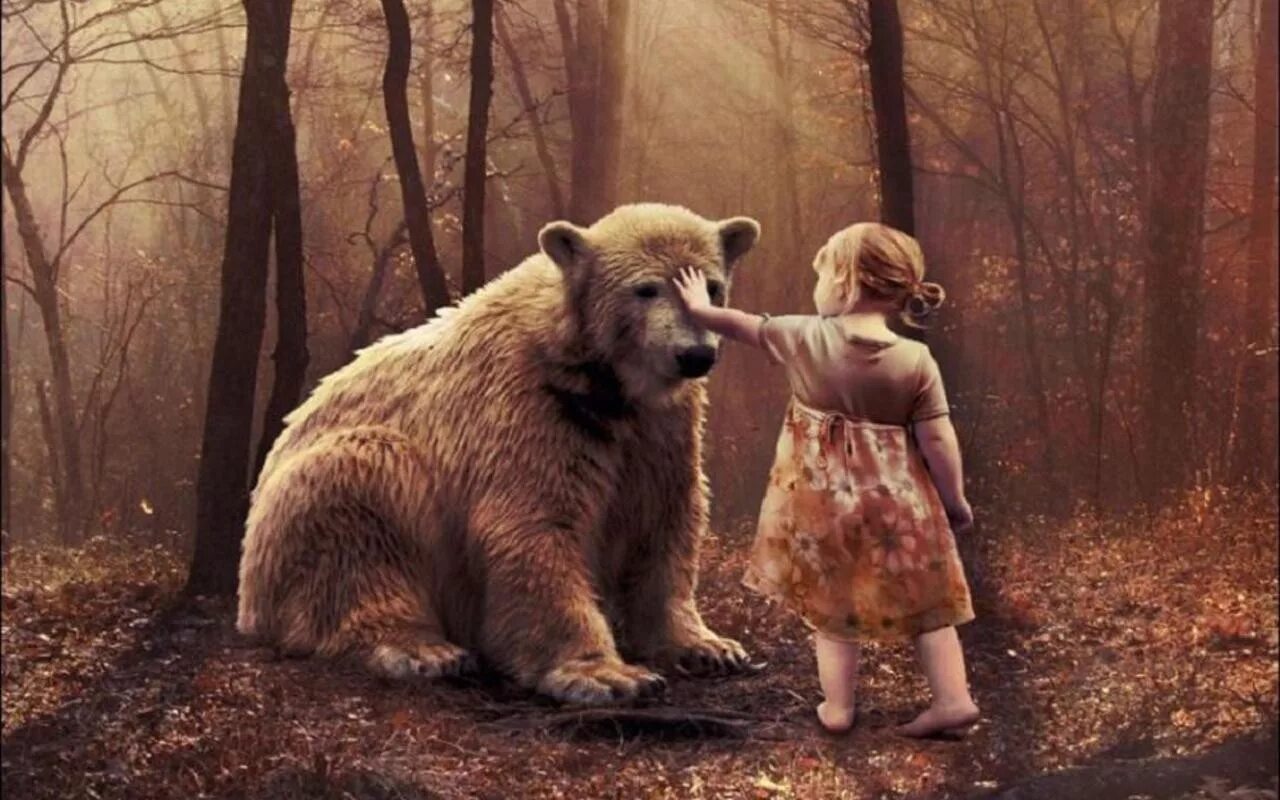 Медведь лишил ее жизни. Девочка и медведь. Медведь обнимает. Девочка и медведь арт. Медведь арт.