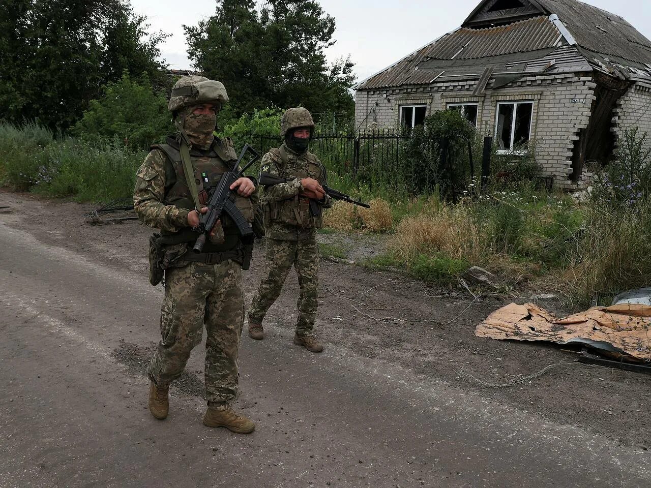 Вар ин украина. Российский солдат. Украинские военные. Российские военные. Российские военные на Украине.