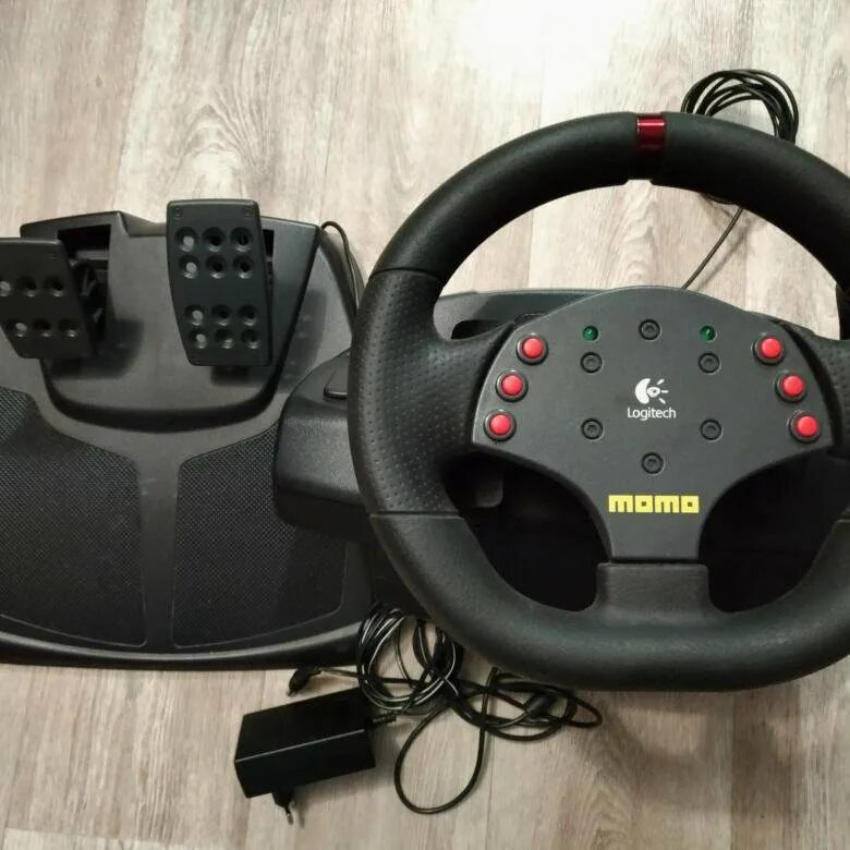 Руль момо рейсинг. Руль Logitech Momo Racing. Руль Лоджитек МОМО. Logitech Momo Racing 900. Игровой руль МОМО Logitech.