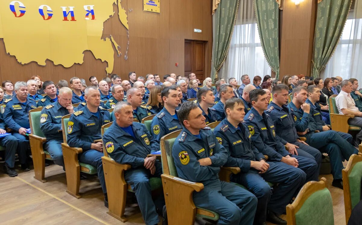 Мчс россии по сахалинской. МЧС по Сахалинской области. Глава МЧС по Сахалинской области. Начальник ГУ МЧС Сахалинской области. МЧС Сахалинской области офицерский состав.