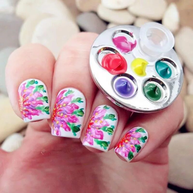 Painting nails. Маникюр краски на ногтях. Маникюр акриловыми красками. Что такое нейл арт акриловыми красками. Штучки для маникюра.