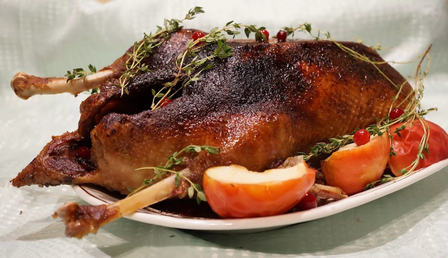 запеченный гусь. запеченный гусь. гусь в яблоках рождественская ул 17 отзывы. ингредиенты для гуся. рождественский гусь.