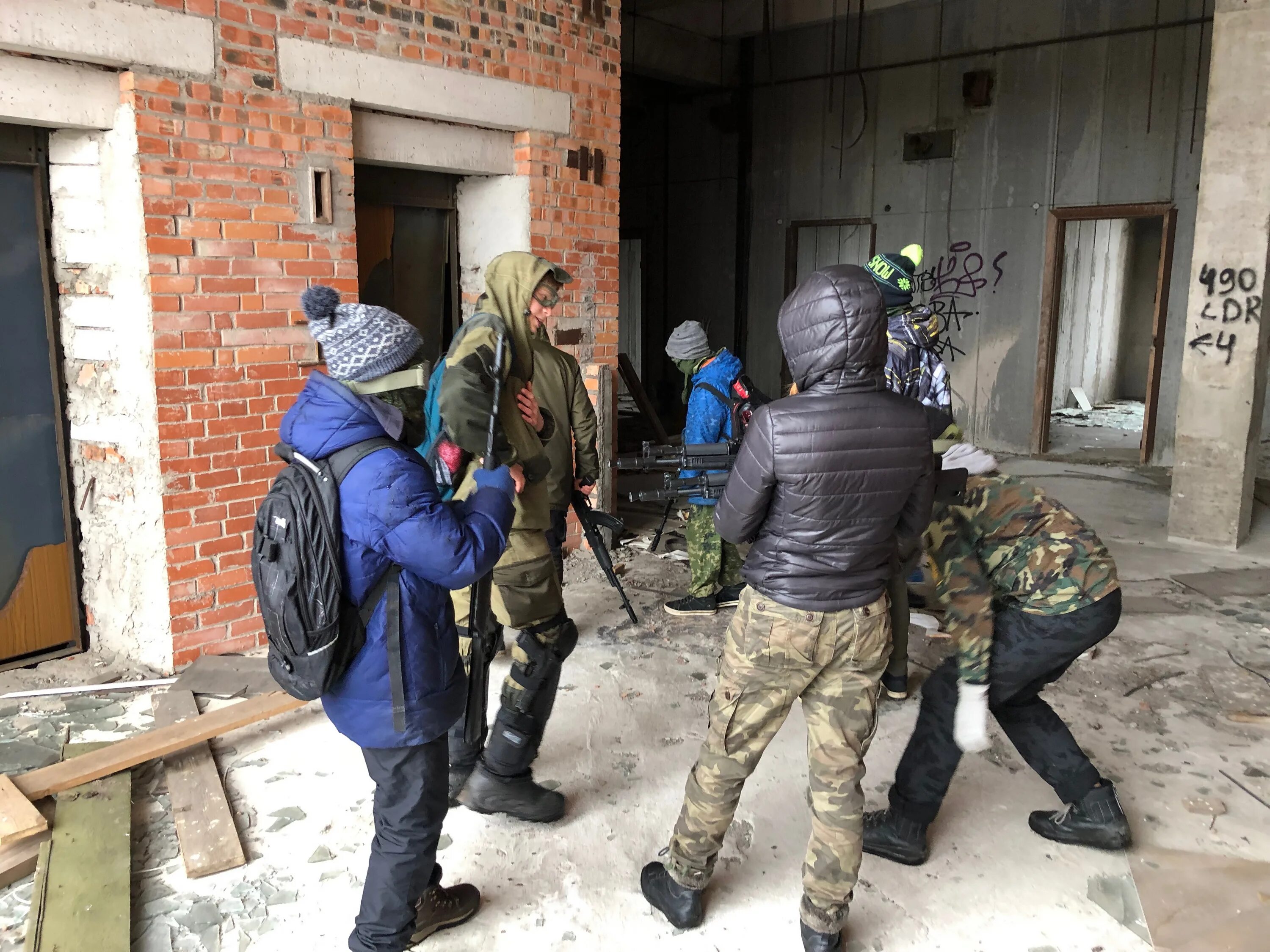 отряд зачистки. росгвардия на украине 2022. спецназ росгвардии новосибирск ермак. страйкбол в здании. отряд зачистки а играх.