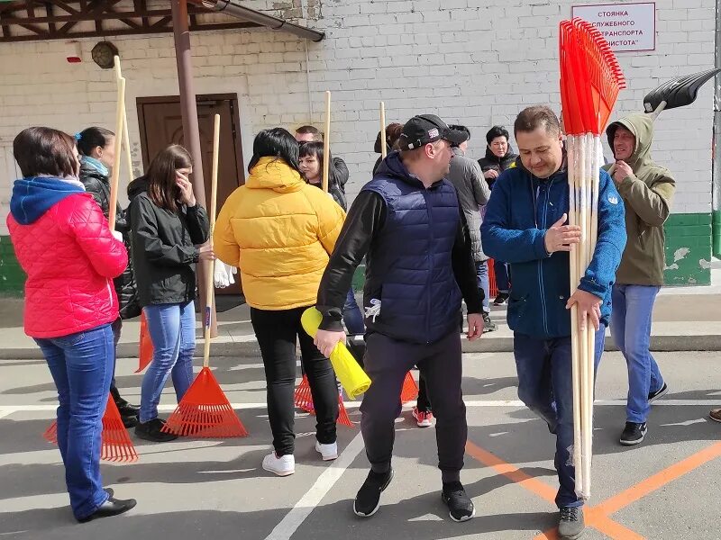 600 работникам