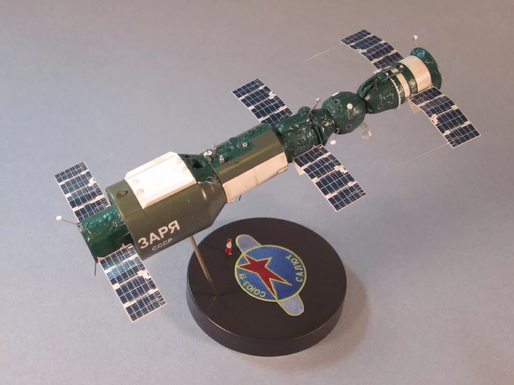 Первая космическая станция салют 1. Салют-1 орбитальная станция. Космическая станция салют 1. Салют-6 орбитальная станция. Орбитальная станция салют-1 (Заря).