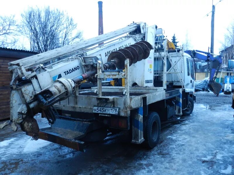 экскаватор погрузчик коматсу. эстакада в нахабино. дорожно-строительная техника. малогабаритная спецтехника для уборки снега. бетон нахабино.