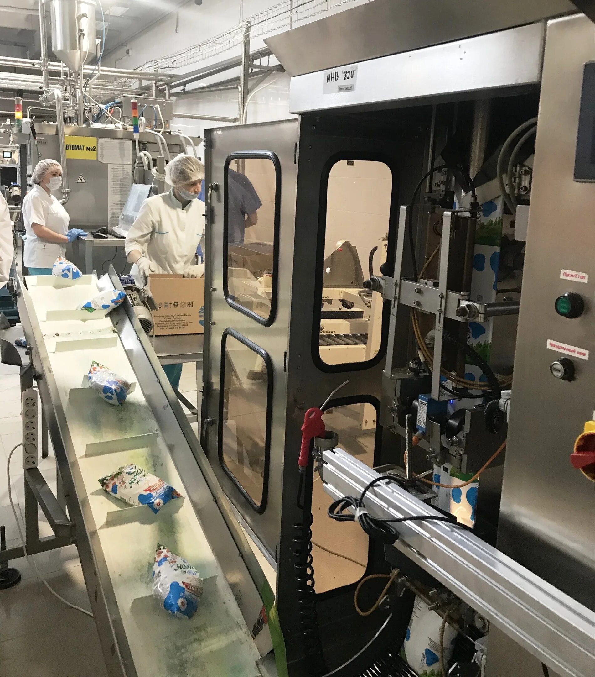 Завод в рузаевке. Новомилк продукция. лаборатория приемки молока. новомилк выпуск продукции. новомилк рузаевка завод.