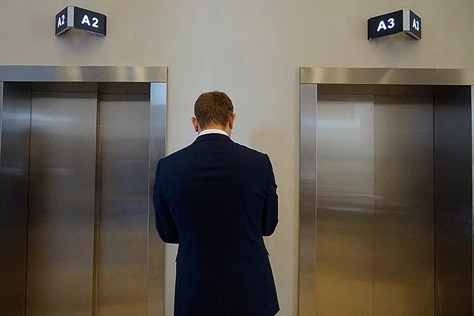 Проверить лифты. Узнаешь лифт спецназ. Ремонт кабины лифта. Новый лифт. Монтаж лифтов.