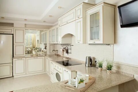 Бежевые классическая кухня
