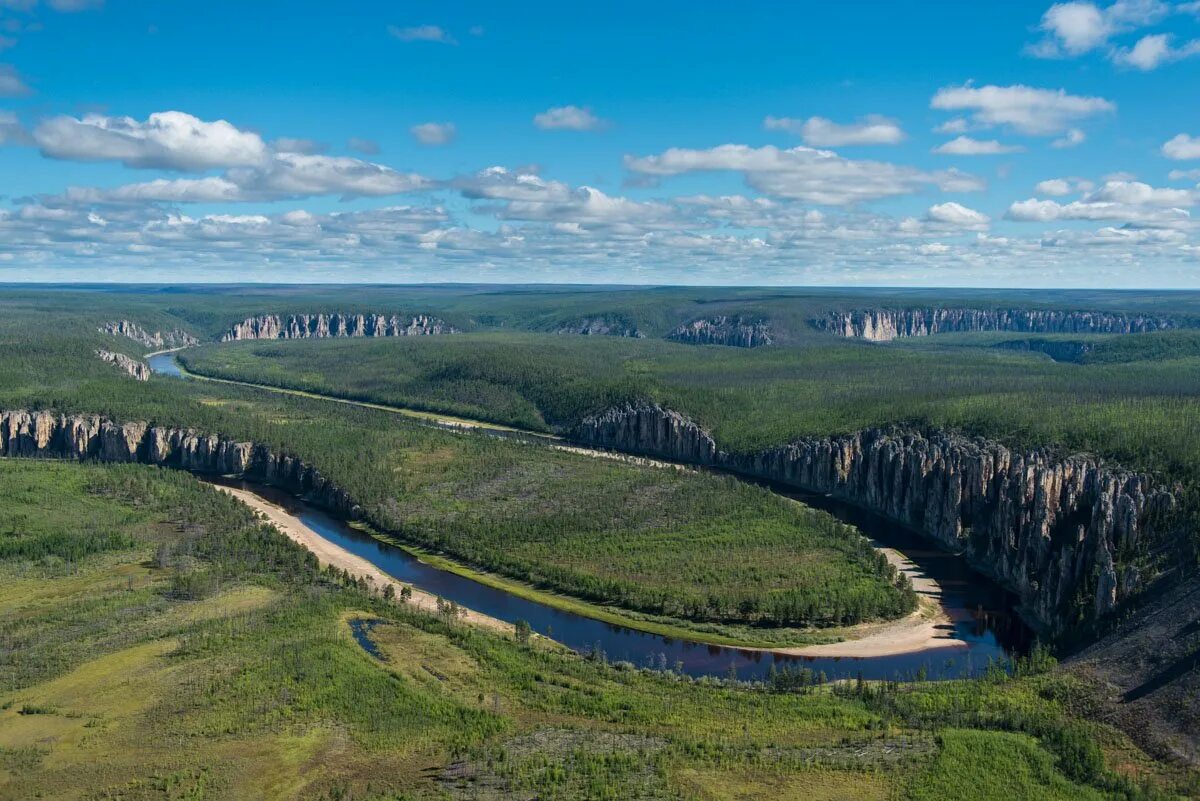 Протяженность якутска. Республика Саха Якутия река Лена. Лена река Республика Саха. Река Лена Приленское плато. Река Лена Ленские столбы.