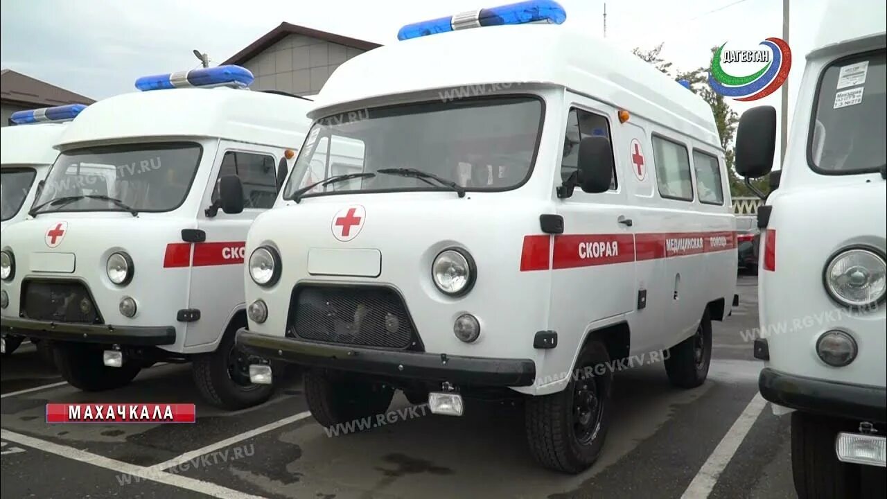Махачкала скорая. Коллектив скорой помощи. Автомобиль скорой помощи уаз. Кареты скорой медицинской помощи. Скорая медицинская помощь махачкала.