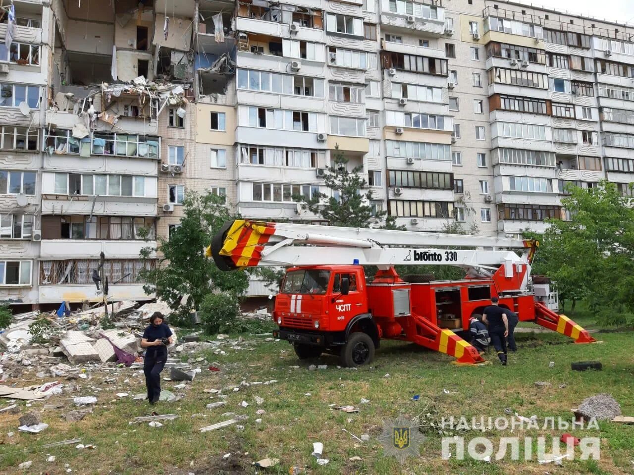 Взрыв в киеве сегодня последние новости. Взрыв жилого дома в Киеве. Взорванное здание в Киеве. В Киеве прогремел взрыв.