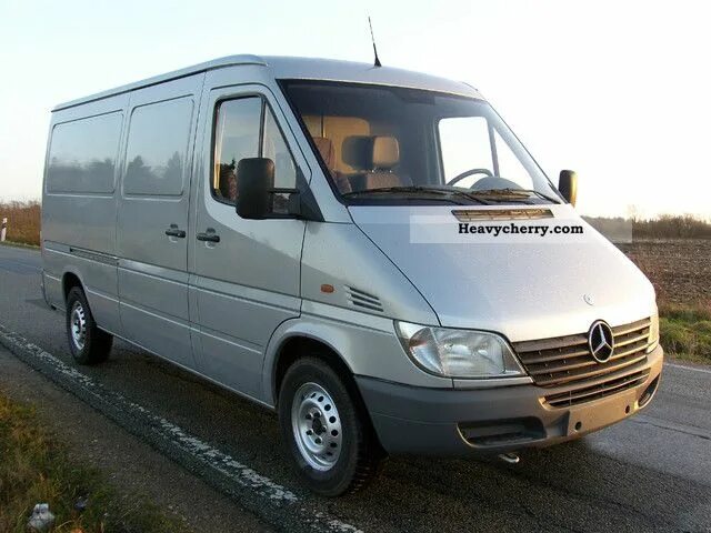 Спринтер 208д. Mercedes-Benz 208 CDI Sprinter. Mercedes-Benz Sprinter 208. Mercedes-Benz Sprinter 318cdi. Мерседес Спринтер CDI 2001.