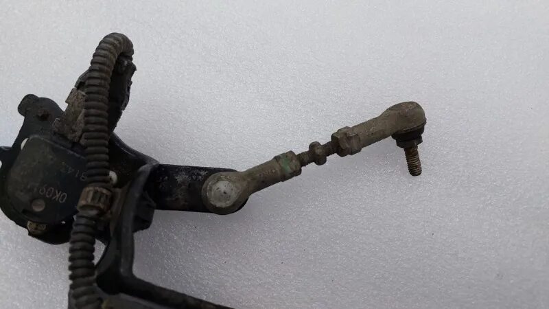 датчик подвески прадо 120 sat. Land cruiser prado 150 датчик положения кузова. датчик уровня кузова тойота прадо 120. датчик уровня кузова прадо 150. датчик уровня пневмоподвески prado 120.