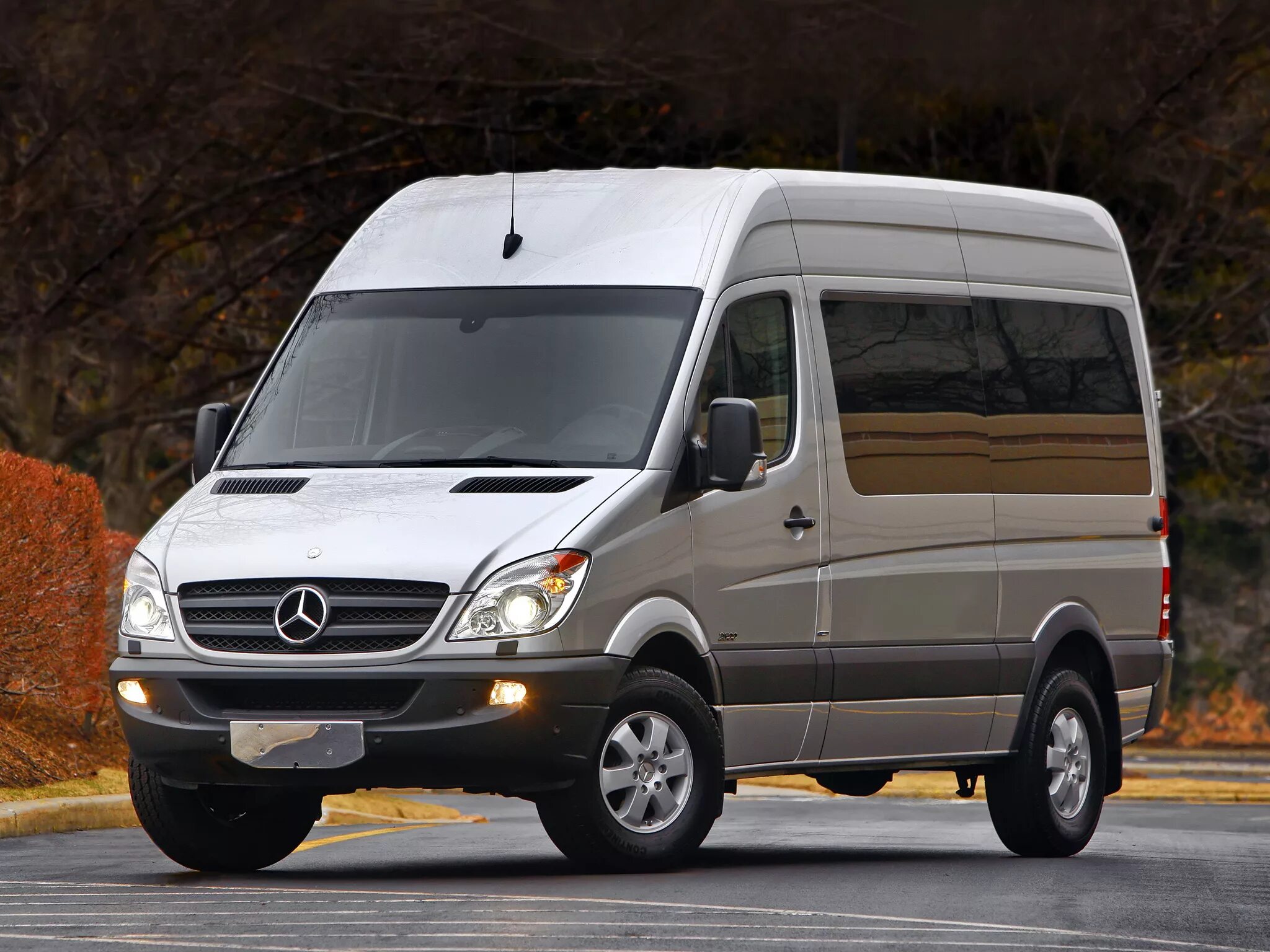 Mercedes sprinter 2006. Мерседес Бенц Спринтер. Mercedes-Benz Sprinter микроавтобусы. Мерседес Бенц Спринтер пассажирский. Мерседес Бенц Спринтер микроавтобус.