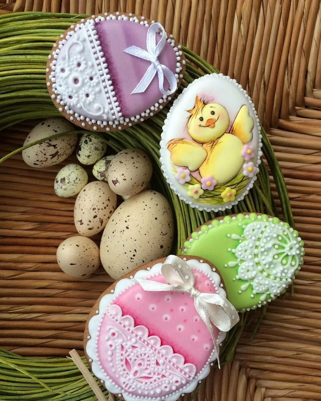 роспись пасхальных пряников. декор пасхальных пряников. пасхальные имбирные пряники. имбирные пряники на пасху. имбирные пряники пасхальные яйца.