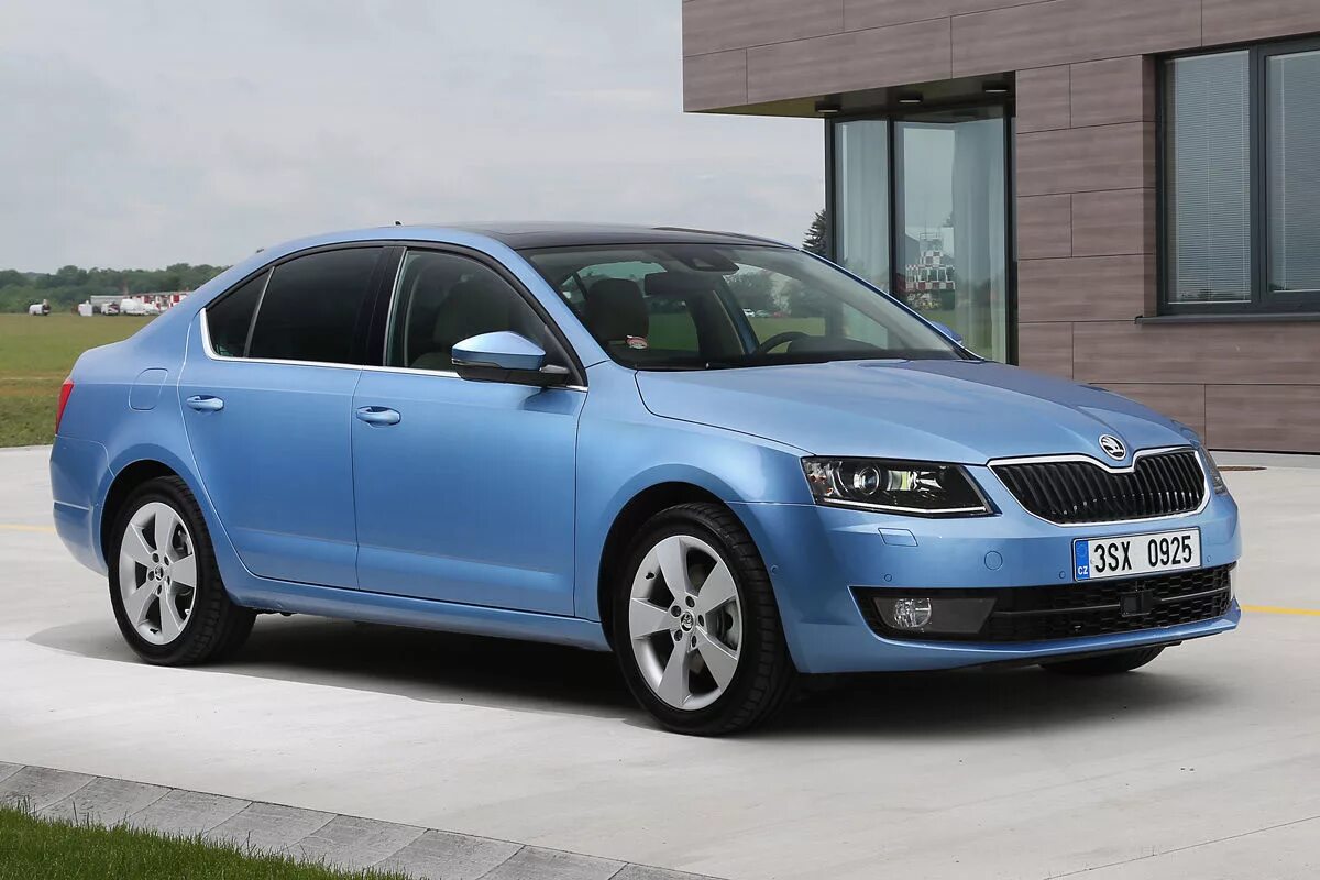 Skoda octavia 2012. Škoda octavia хэтчбек. Шкодка актавия хэтч бек. Škoda octavia хэтчбек. Skoda octavia 2010.