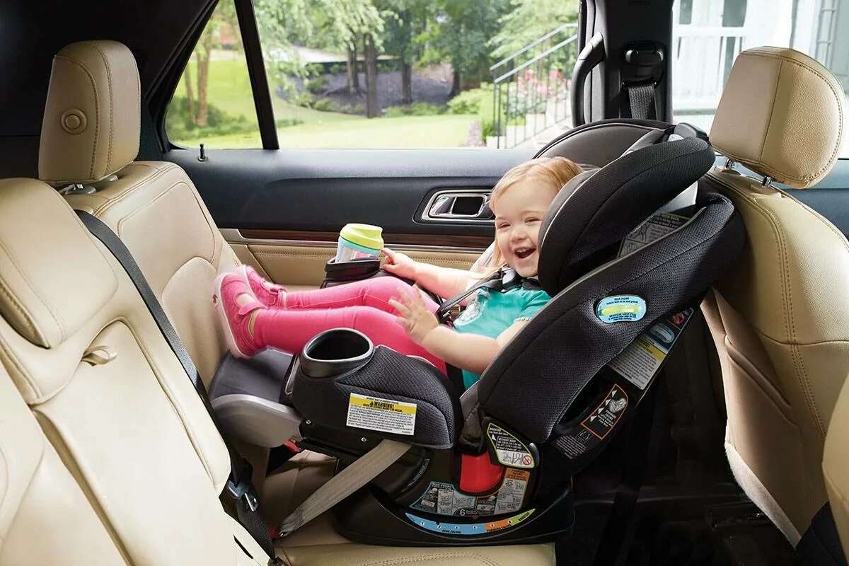 Детский бустер для автомобиля. Детское автокресло в машине. Recaro monza. Детское кресло для новорожденных в машину. Детские сиденья в автомобиль.