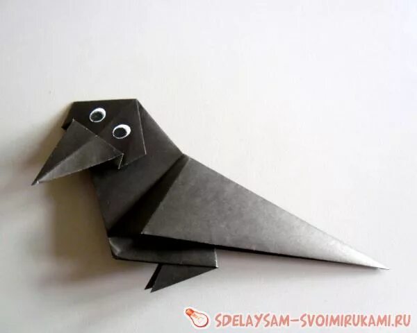 Оригами грачи в подготовительной группе. Птичка оригами Грач. Ворона из бумаги. Поделка ворона из бумаги. Каркающая ворона оригами.
