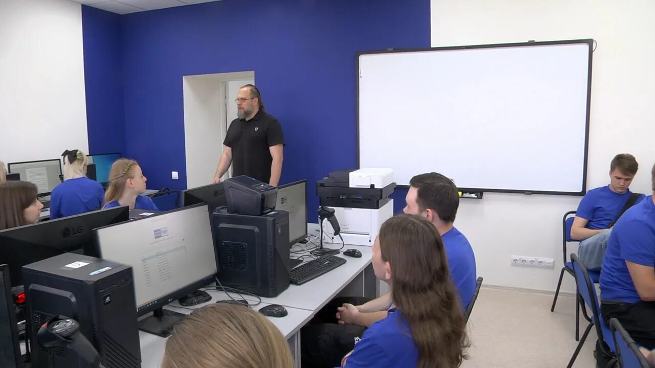 Оператор почтовой связи. Оператор почты. Рабочее место оператора почтовой связи. Сортировщик почты. Почтовая связь.