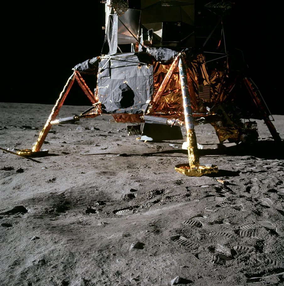 Аполлон 11. НАСА Аполлон 11. Лунный модуль Аполлон 11 на Луне. Посадочный модуль Аполлон 11.