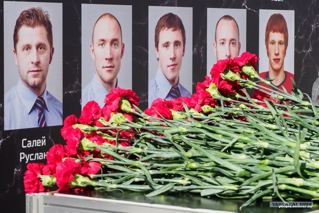 локомотив ярославль трагедия 2011. хк локомотив ярославль трагедия. разбившаяся команда локомотив. локомотив ярославль трагедия. локомотив ярославль трагедия 2011.