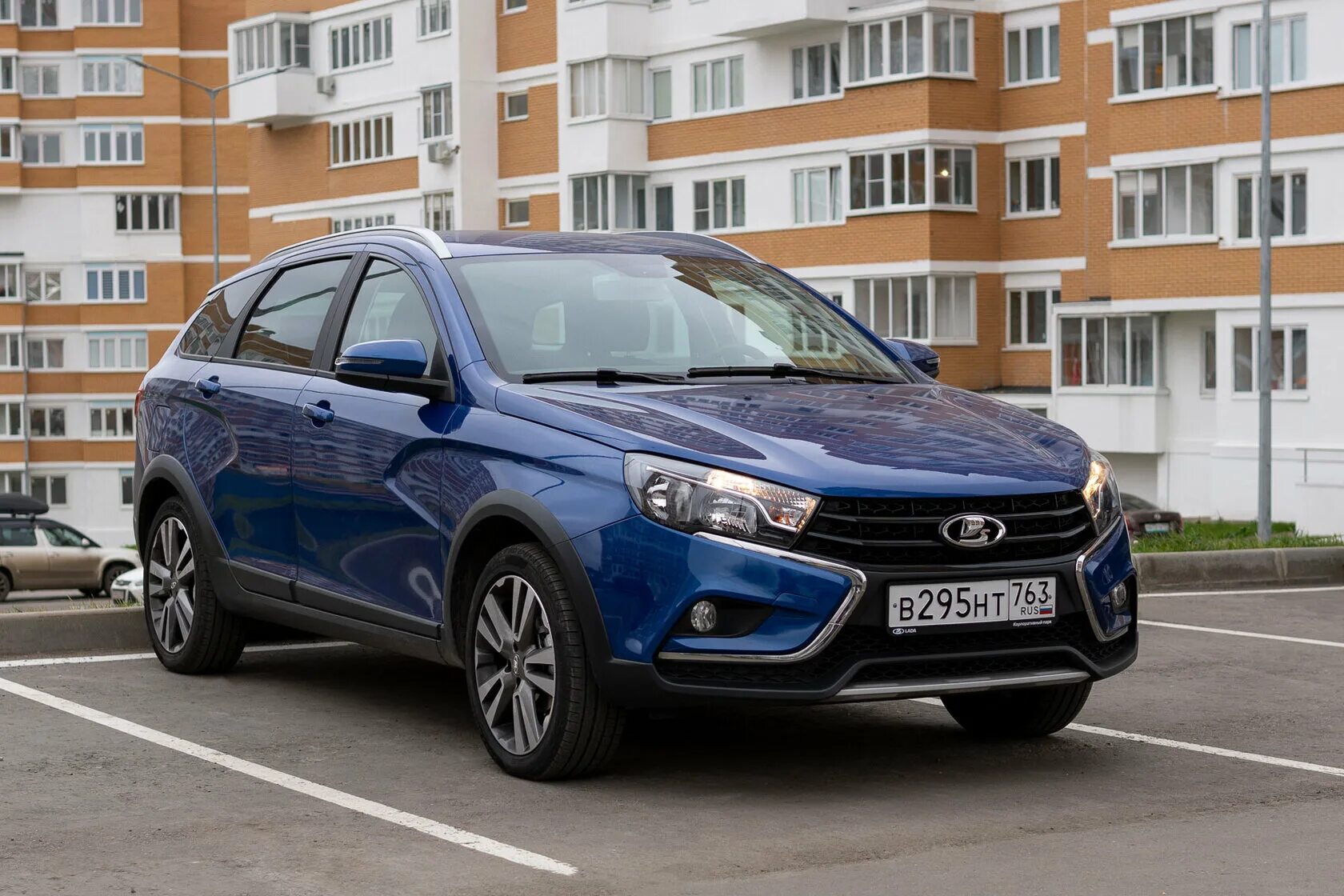 Такие Lada Vesta поступят в продажу к концу года. На АвтоВАЗе засняли Lada Vesta