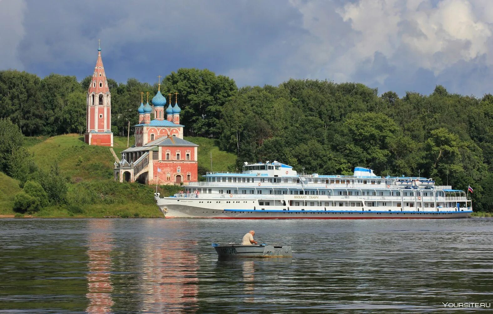 Теплоход лебединое озеро навигация. Теплоход ярославна круизы. Теплоходная прогулка по волге казань. Дорога м 7 с казани москва. Новая трасса москва -казань м12.