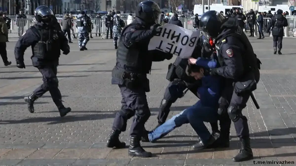 Протесты. Протесты в Украине 2014. Антивоенная оппозиция. Протесты в городах России.