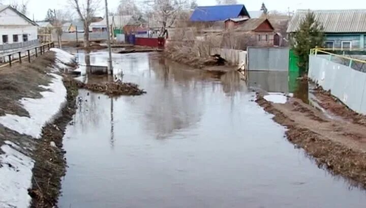 Какие районы затапливает в оренбурге. Паводок в Оренбургской области село Ефимовка. Тоцкое паводок 2011. Паводок. Наводнения в России.