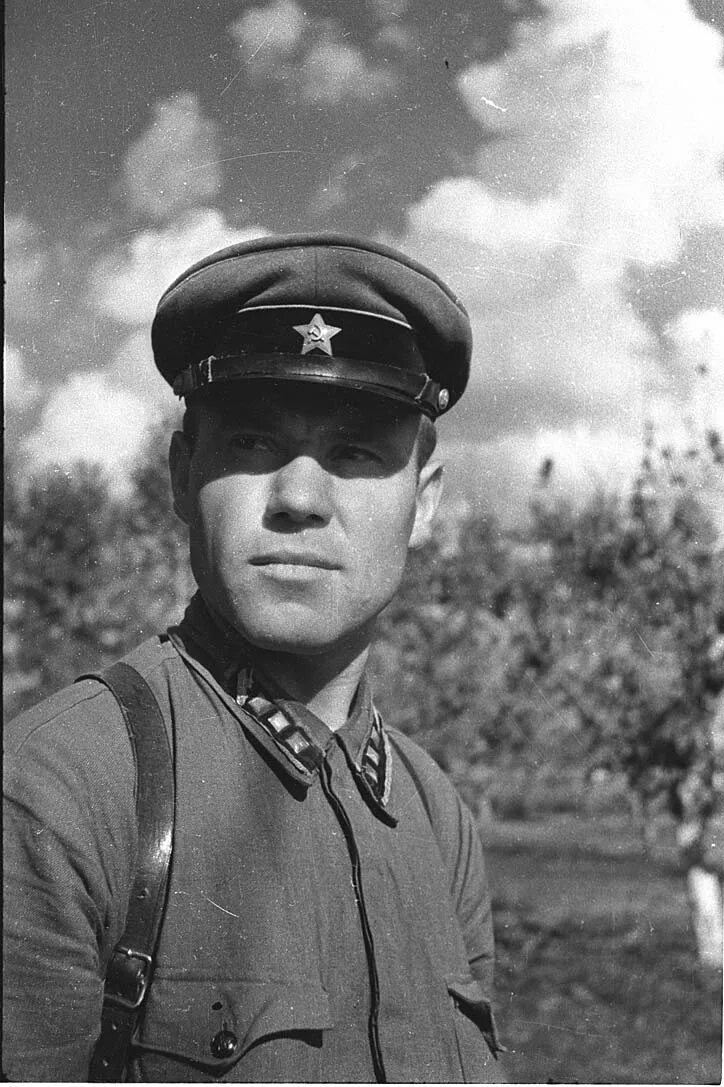 Советский солдат. Красивый Советский солдат. Солдаты ВОВ. Солдат 1941.