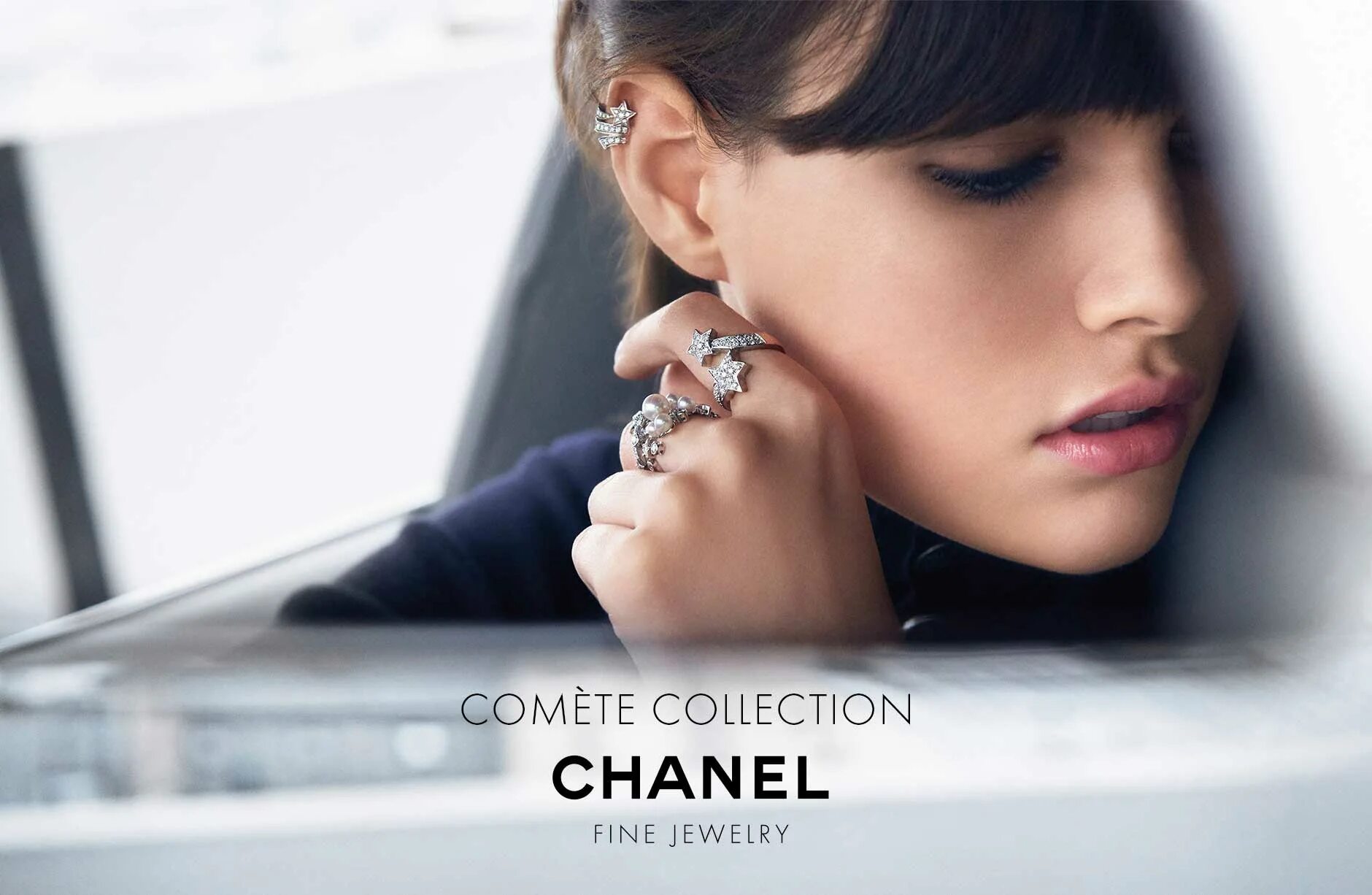 Chanel comete. Серьги Chanel Comete. Серьги Chanel a86504. Chanel Fine Jewelry. Реклама украшений Шанель.