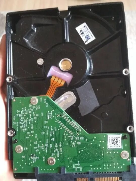 Сгорел жесткий. Жесткий диск горит. HDD сгорел. Сгоревший диск. СП горящий жесткий диск.