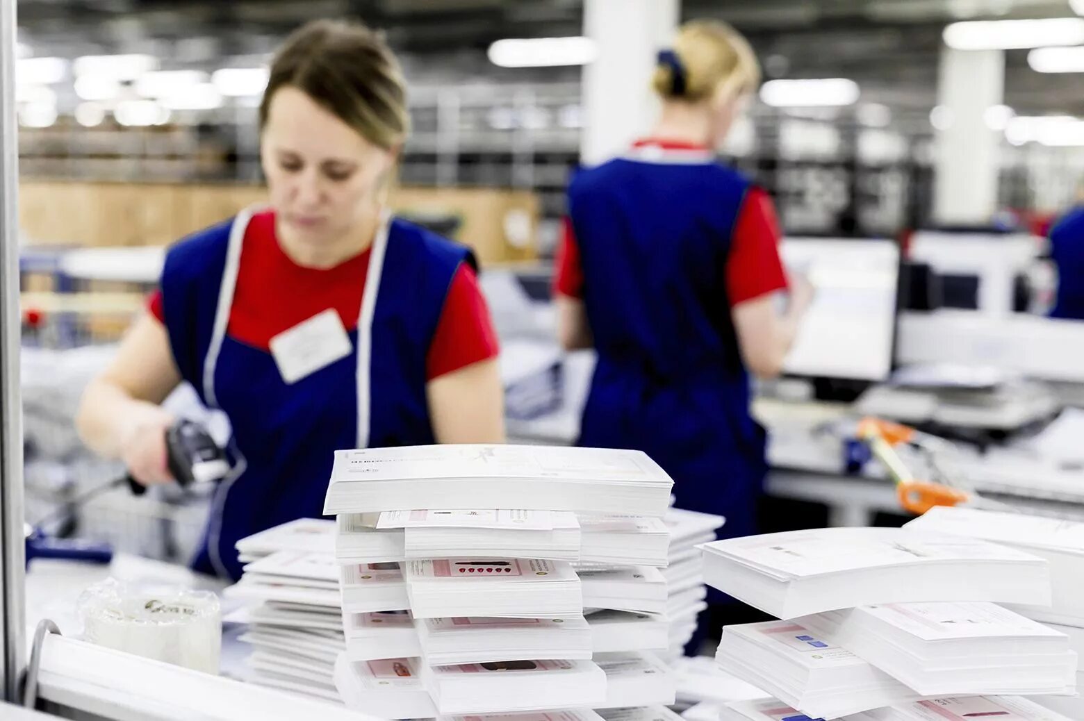 Работа фасовщица упаковщица от прямых. Фасовщик на производство. Маркировщик одежды. Работа фасовщица упаковщица от прямых. Требуется упаковщица.