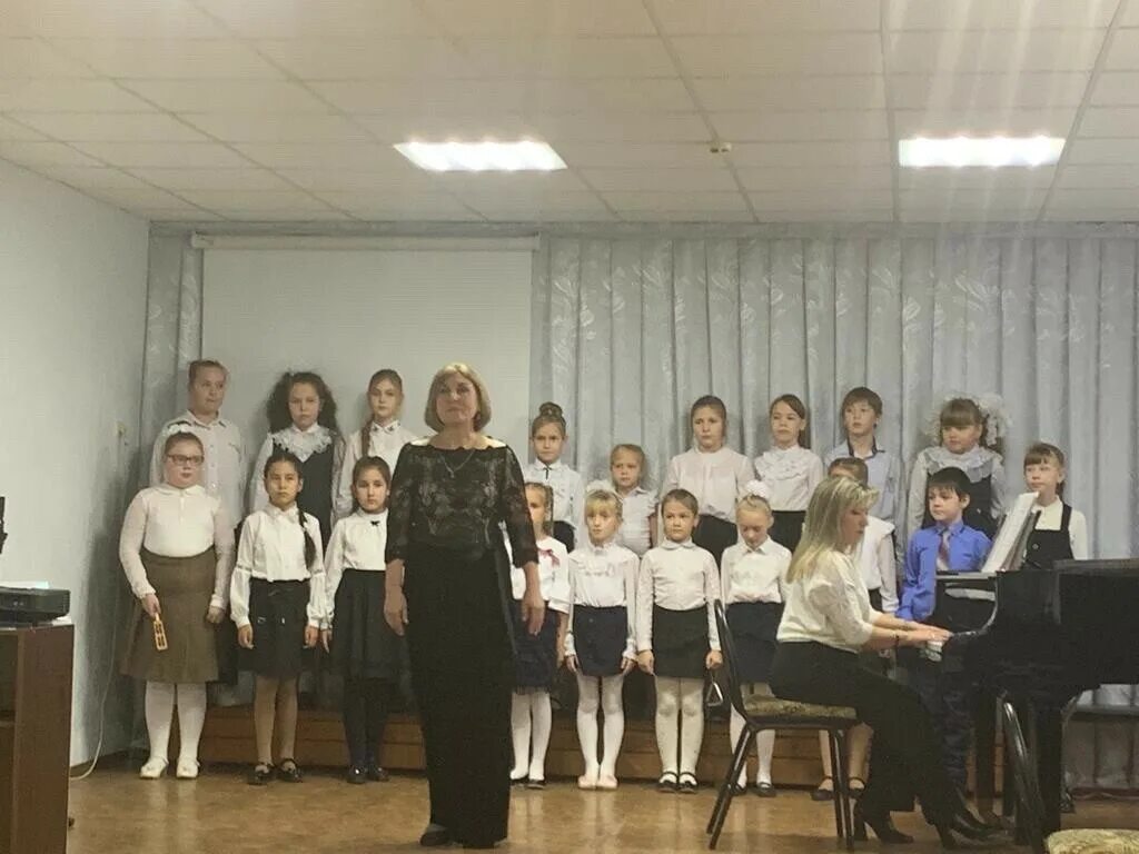 Усмань концерт. Дши новая. Бутурлиновская дши. Школьный хор гармония. Новая калитва школа.