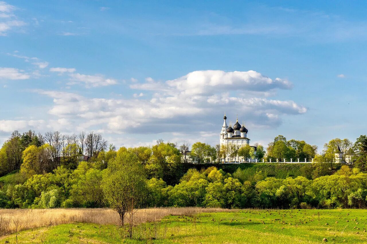 Верея. Входоиерусалимская Церковь Верея. Город Верея Наро-Фоминский район. Верее в Подмосковье.