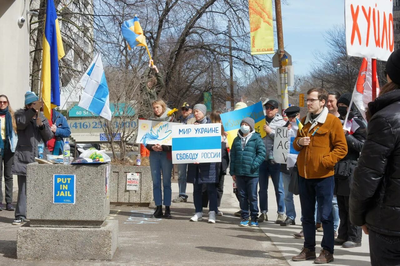 Митинги в России против войны. Митинг шествие. Митинг нет войне. Россияне на митинге.