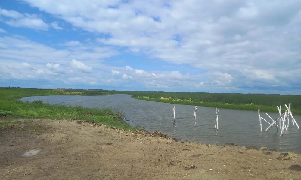 Омск под водой. Река Оша Омск. Дамба на реке Оша. Водные объекты Омской области. Дамба на реке Оша в Омске.