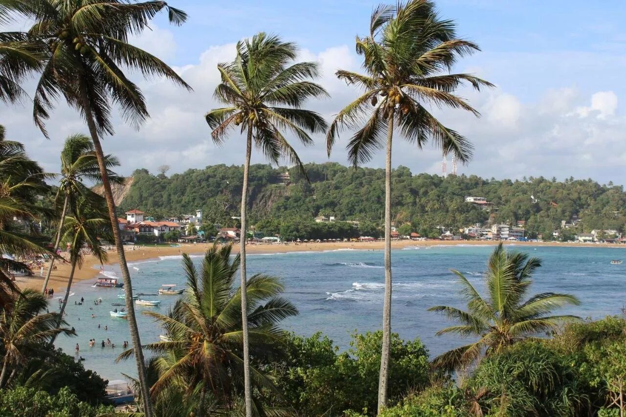 Погода в унаватуне шри. Унаватуна Шри Ланка. Sri Gemunu Beach,Унаватуна. Шри Ланка Унаватуна улицы. Рок Хаус Унаватуна Шри Ланка.