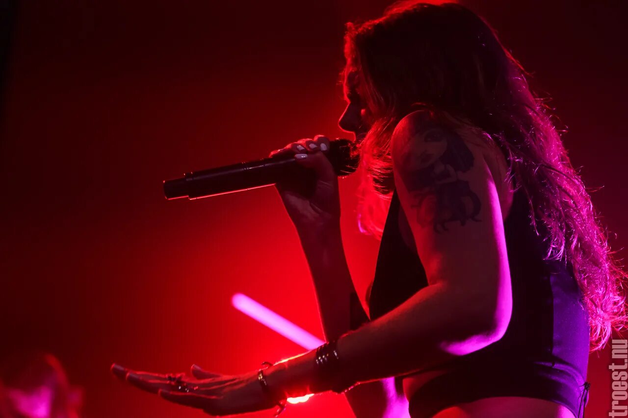 How long tove lo певица. Skillet tove lo. Туве ло. Перевод песни tove lo. Tove lo how long перевод.