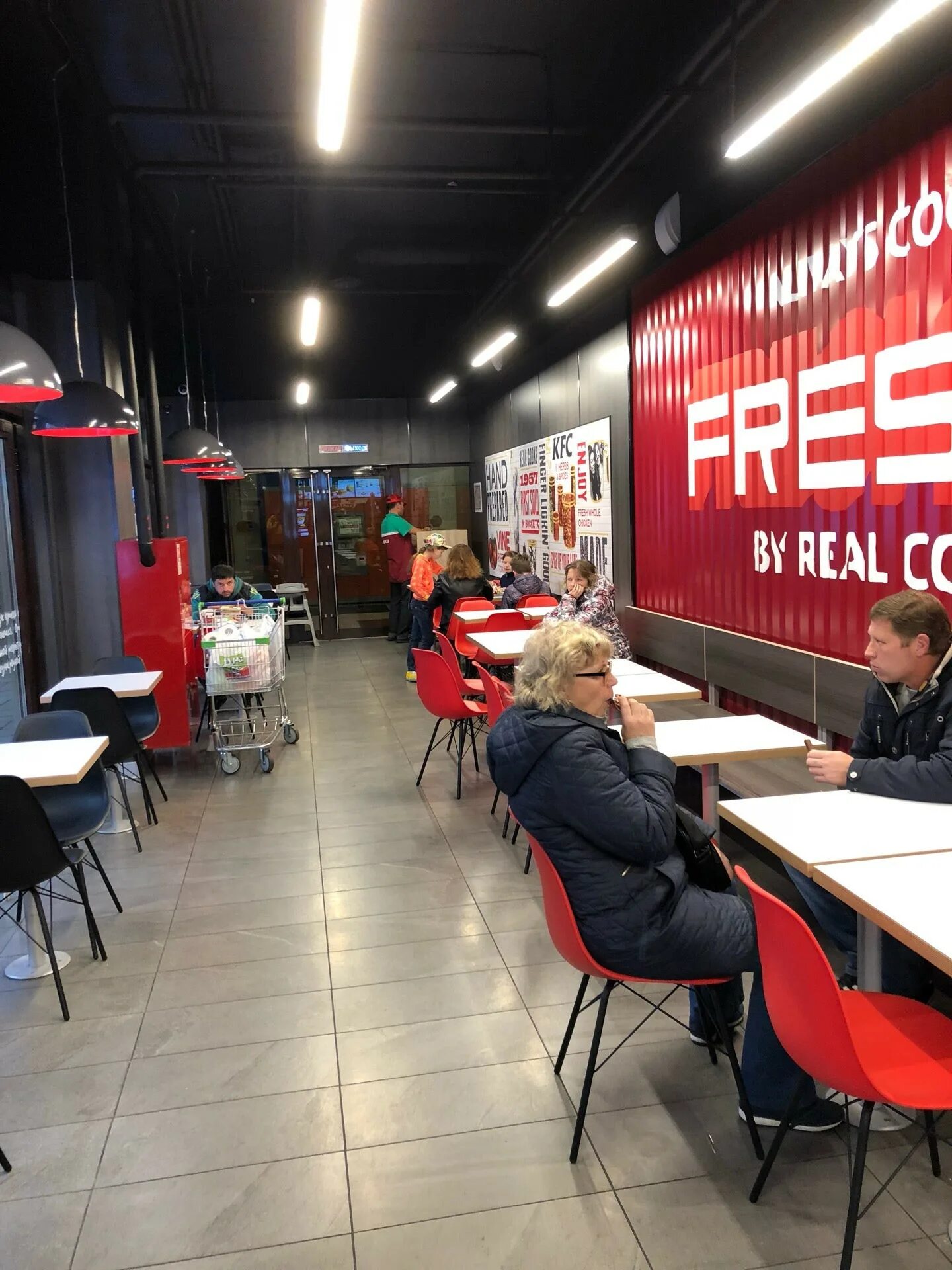 Тц холидей. Kfc дзержинского. Kfc дзержинский. Kfc дзержинский. Kfc дзержинского.