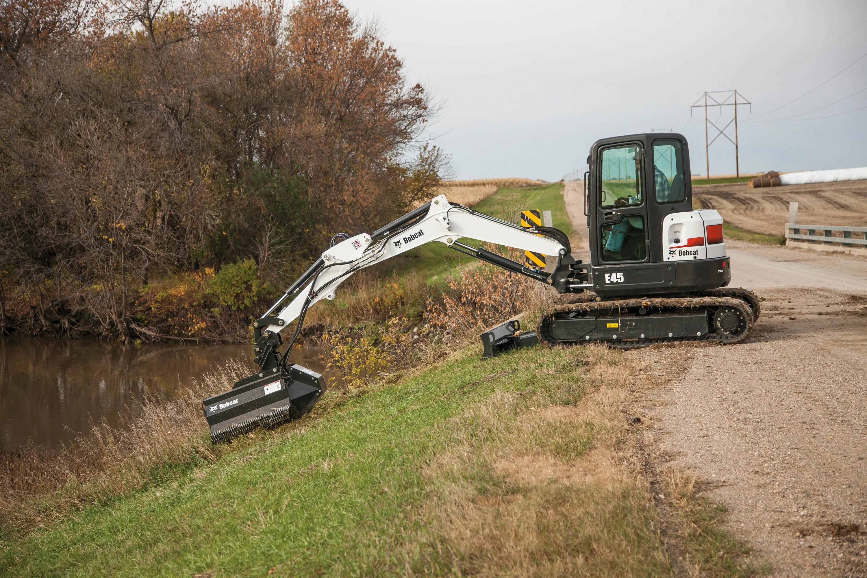 Bobcat e45. Мини экскаватор Бобкэт. Мини-экскаватор «Bobcat e62». Корчеватель пней Бобкет. Мини экскаватор 319