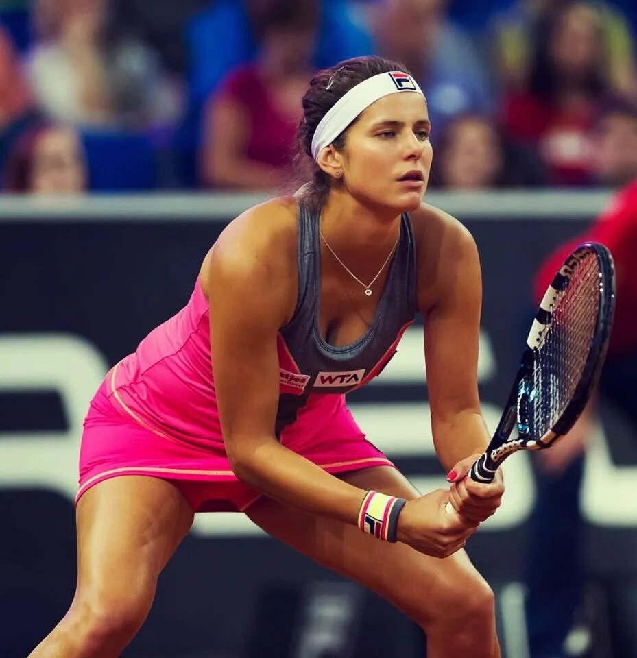 Джессика тайлер теннисистка. Каролин возняцки wta. Каролин возняцки. Ана иванович и теннисные мячи. Курникова теннис.