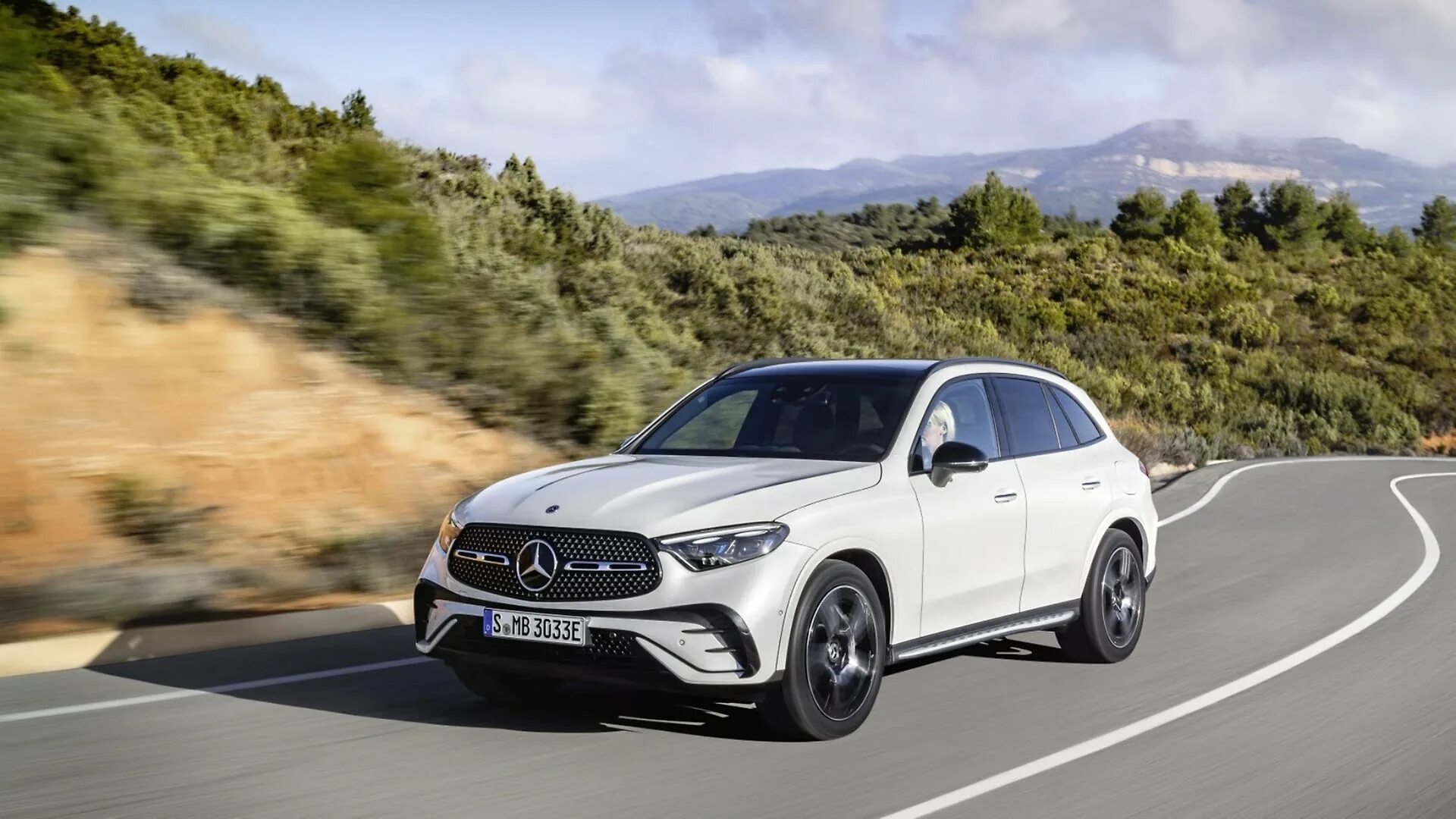 Glc 2022 новое поколение. Мерседес glc камера. Мерседес glc 2022. Новый glc 2023. Mercedes glk 43 amg.