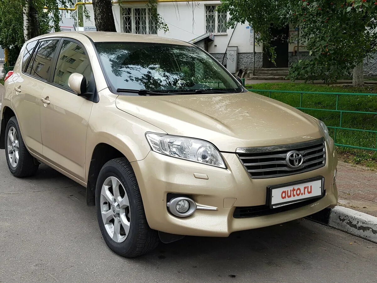 Куплю тойоту рав в челябинске. Toyota rav4 2011. Тойота рав 4 2010 золотистый. Тойота рав 4 2011. Тойота рав 4 золотистая.