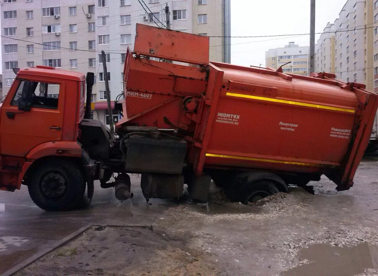 Мусоровоз. Мусорная машина. Мусоровоз настоящий. Мусоросборник машина. Видео про мусоровоз