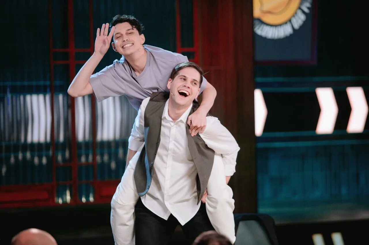 Юмористические шоу на тнт. Новое шоу на тнт. Азамат мусагалиев 2020. Это миниатюры 7 выпуск. Женское шоу на тнт.