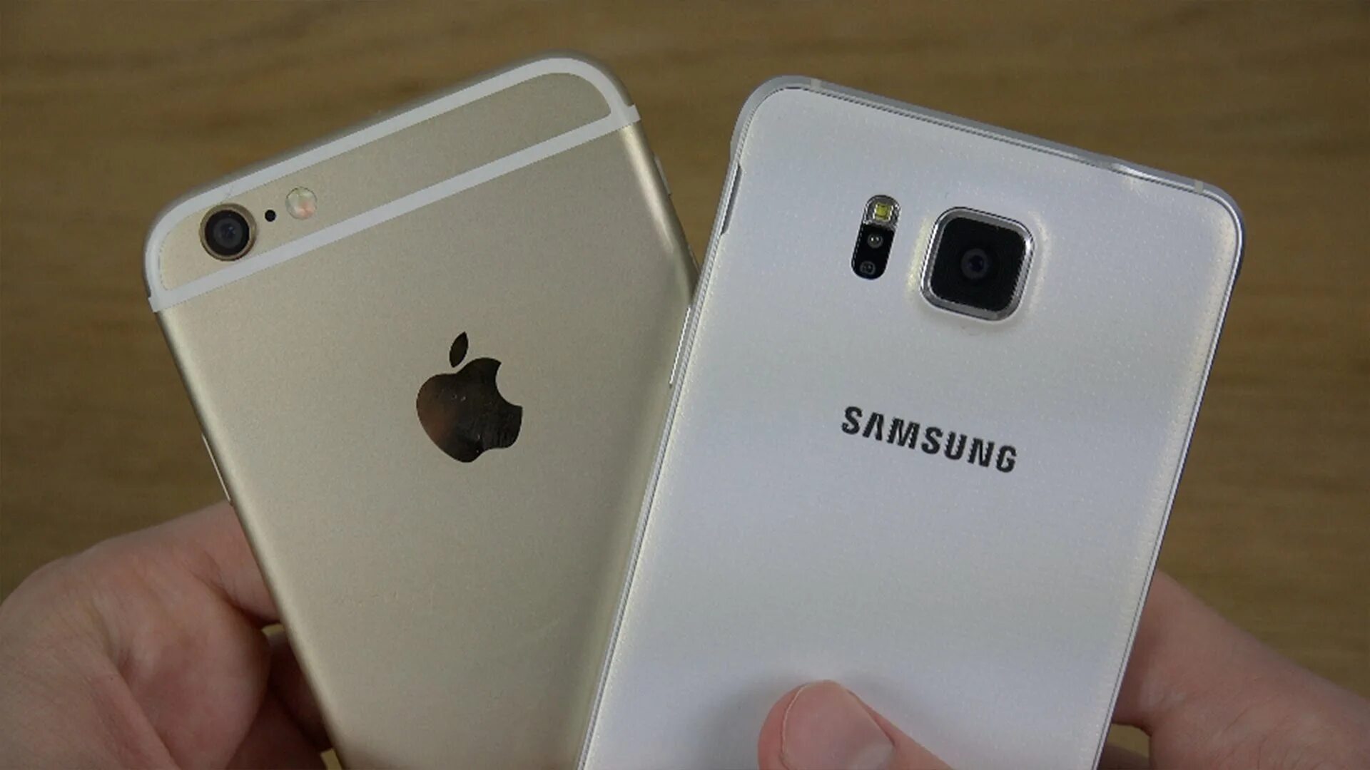 Samsung против iphone. Айфон самсунг. Samsung Galaxy vs iphone. Iphone vs Samsung Galaxy s22. Айфон 5 самсунг.